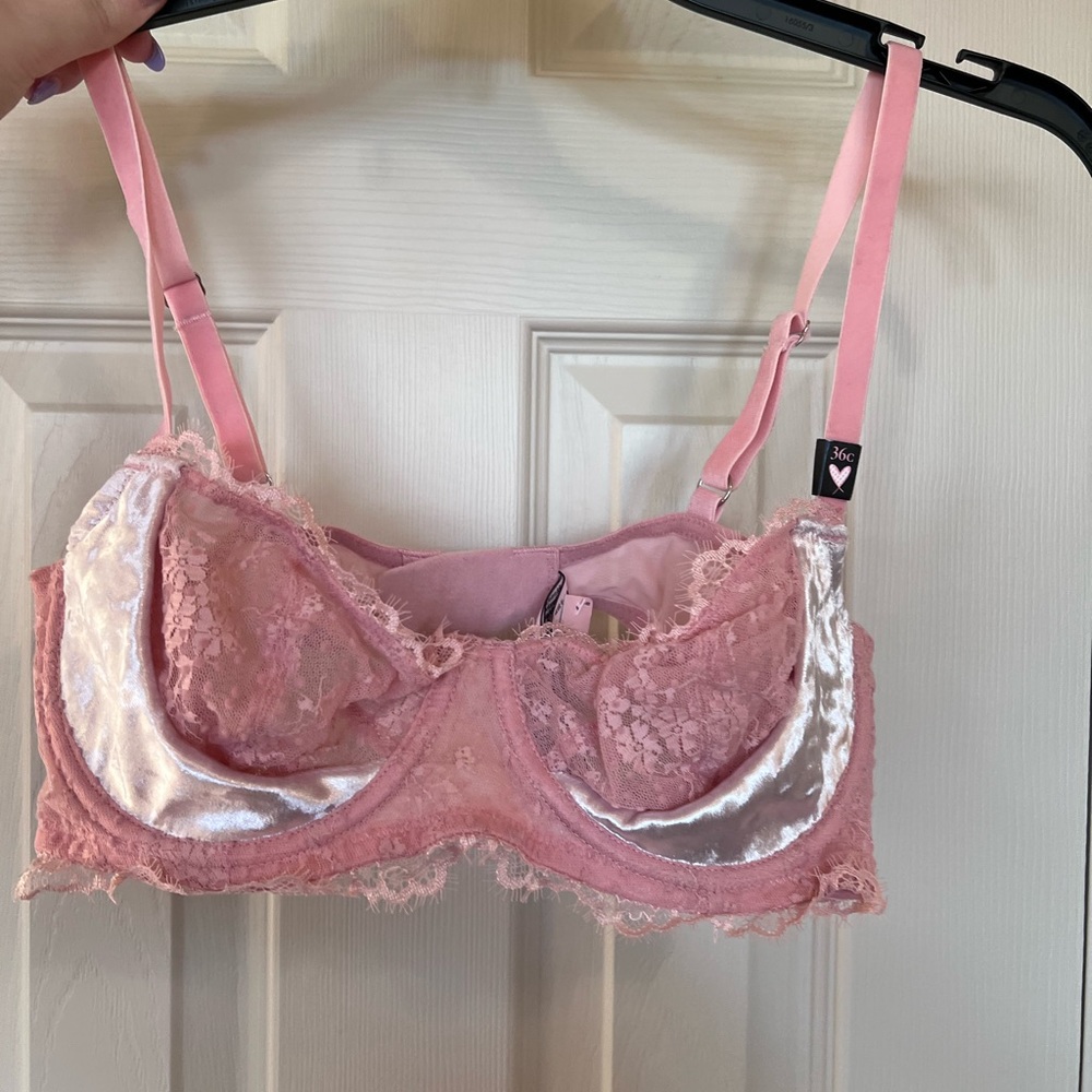 NWT Victoria’s Secret pink Easter Bunny Bra Unlined 36c